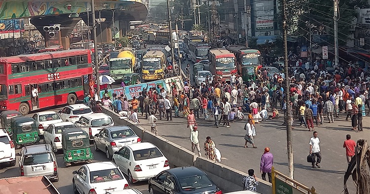 মহাখালীতে ব্যাটারিচালিত রিকশাচালকদের সড়ক অবরোধ, তীব্র যানজট