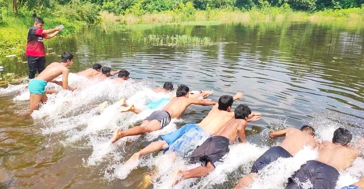 ইবিতে অনুষ্ঠিত হয়ে গেলো সাঁতার প্রতিযোগিতা