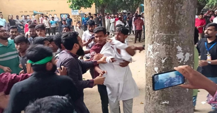 বগুড়ায় সারজিসের উপস্থিতিতে এনসিপির সমাবেশে মারামারি
