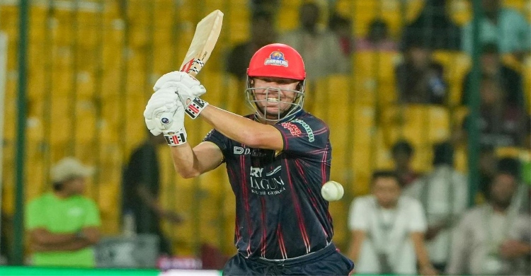 ১৩ হাজারের ক্লাবে ওয়ার্নার