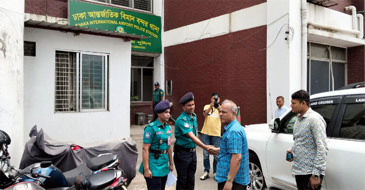চার থানা পরিদর্শনে স্বরাষ্ট্র উপদেষ্টা