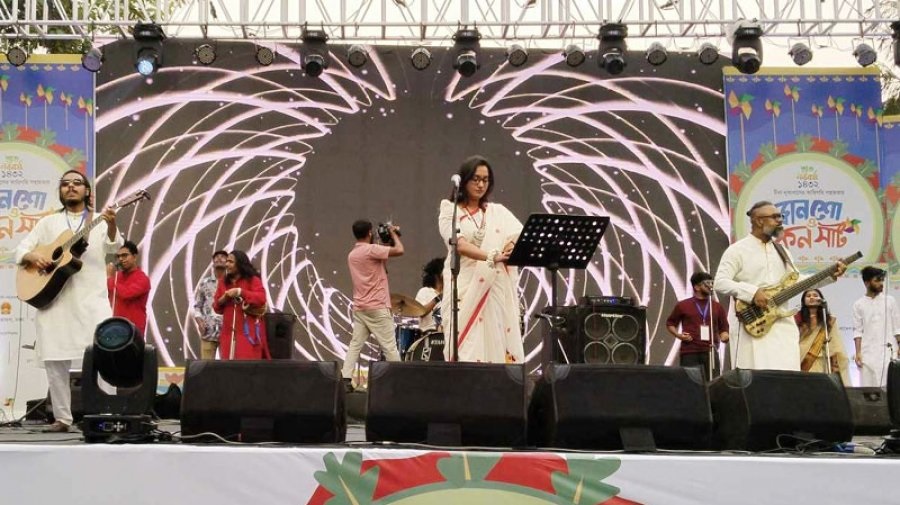মানিক মিয়ায় চলছে নববর্ষ কনসার্ট