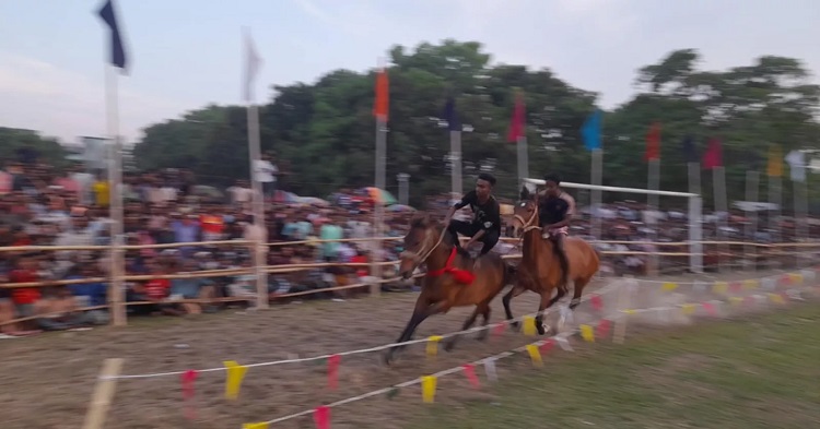লালমনিরহাটে চার দিনব্যাপী ঘোড়দৌড় প্রতিযোগিতা শুরু