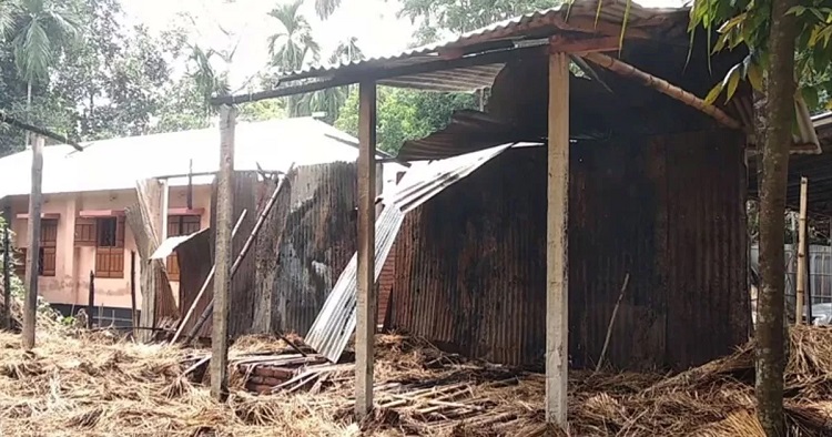 ছাত্রলীগ সভাপতি সাদ্দামের বাড়িতে ‘অগ্নিসংযোগ’