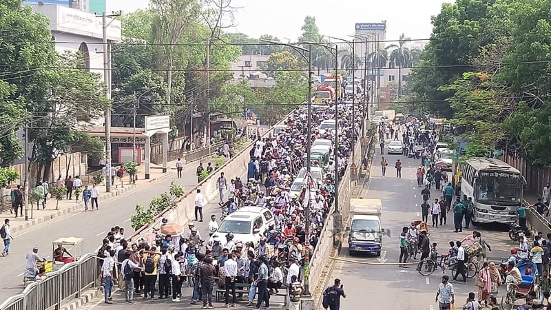 সাতরাস্তায় অবরোধ: যান চলাচলে পুলিশের নতুন নির্দেশনা