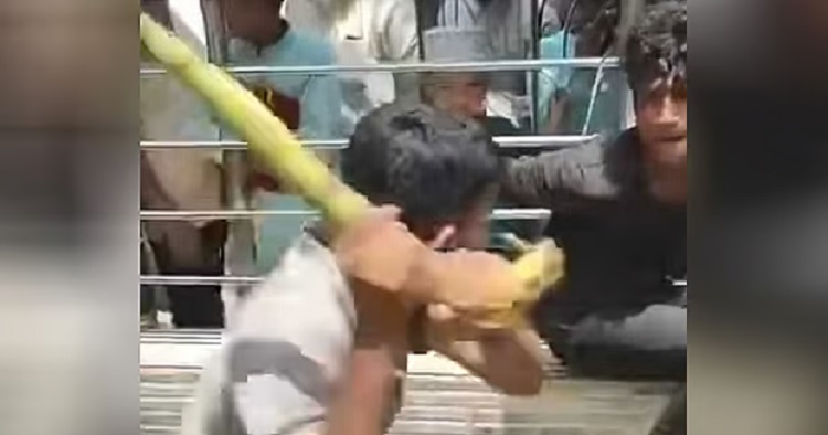 হাত–পা বেঁধে ১৩ বছর বয়সী কিশোরকে মারধর, ভিডিও ভাইরাল