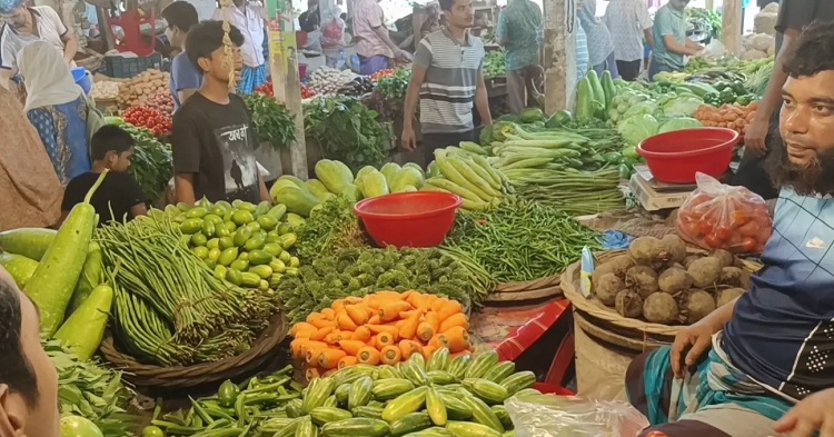 মানিকগঞ্জে বেশিরভাগ সবজি বিক্রি হচ্ছে ৮০-১২০ টাকায়