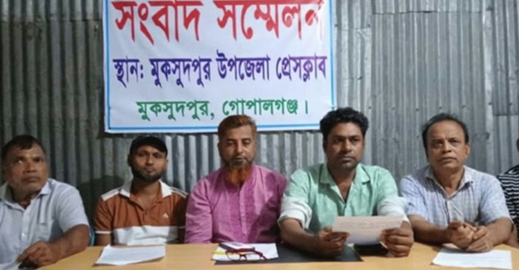 গোপালগঞ্জে সাংবাদিক ডেকে আ.লীগের ৬ নেতার পদত্যাগের ঘোষণা