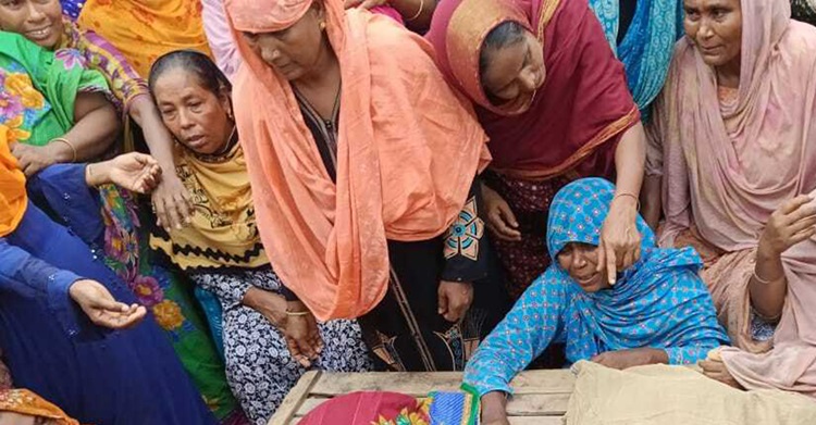 বৃষ্টির পানি ফেলতে গিয়ে বিদ্যুৎস্পৃষ্টে প্রাণ গেলো মা-মেয়ের