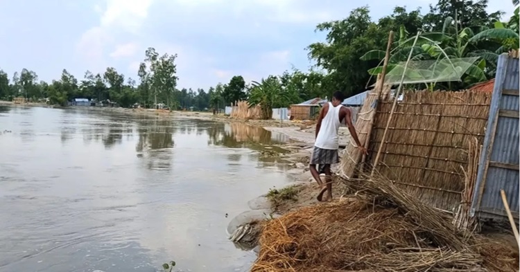 বন্যার পানি নামছে, জেগে উঠছে ক্ষত