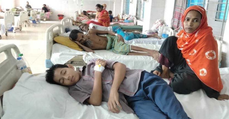 শ্রেণিকক্ষে কীটনাশকের গন্ধে ২০ শিক্ষার্থী অসুস্থ, হাসপাতালে ভর্তি ৮