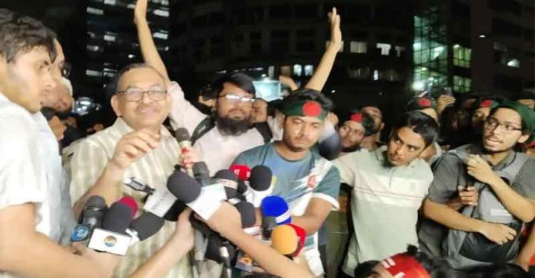 শিক্ষার্থীদের কাছে ক্ষমা চাইলেন ডিএমপি কমিশনার
