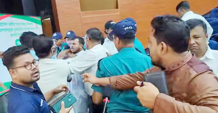 শুনানিতে বিএনপি-এনসিপির মারামারির ঘটনায় ইসির জিডি