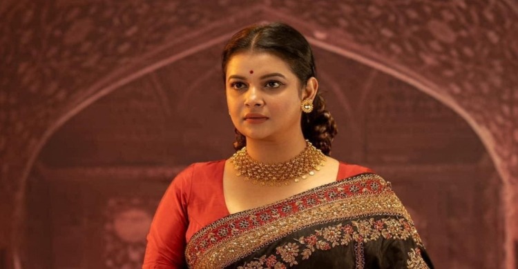 ‘রাজনীতি নামক এই অভিশাপ থেকে রক্ষা করো’
