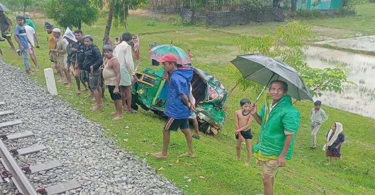 কক্সবাজারে ট্রেনের ধাক্কায় মা-মেয়েসহ নিহত ৪