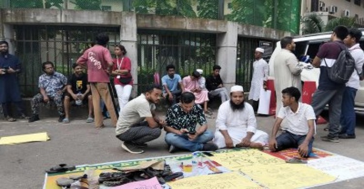 বিএনপি নেতা ফজলুর রহমানকে গ্রেফতারের দাবিতে অবস্থান, সতর্ক আইনশৃঙ্খলা বাহিনী