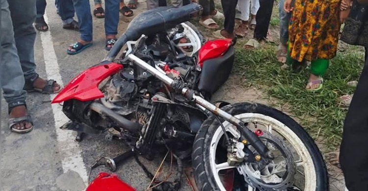 বন্ধুদের সঙ্গে মোটরসাইকেলের রেস, উল্টে গিয়ে ২ যুবক নিহত