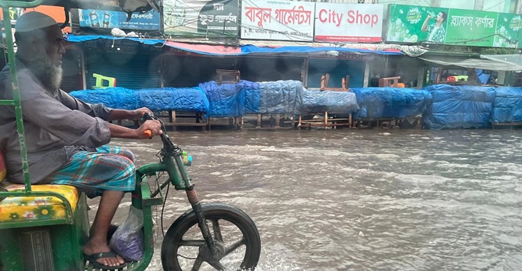 রাজধানীতে রাতভর ভারী বৃষ্টি, আজ কোথায় কতটা হতে পারে