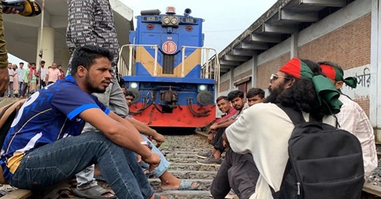 কোচ পছন্দ না হওয়ায় বিক্ষোভ, রাজশাহী থেকে ১ ঘণ্টা পর ছাড়ল বিশেষ ট্রেন