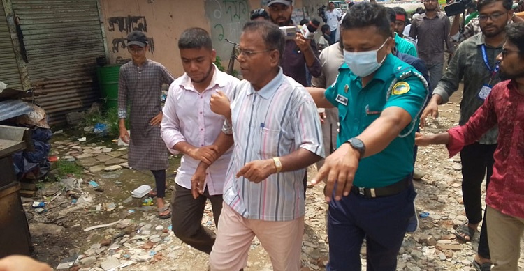 স্বাস্থ্য খাতের সংস্কার চেয়ে ‘জয় বাংলা, জয় বঙ্গবন্ধু’ স্লোগান, আটক ১