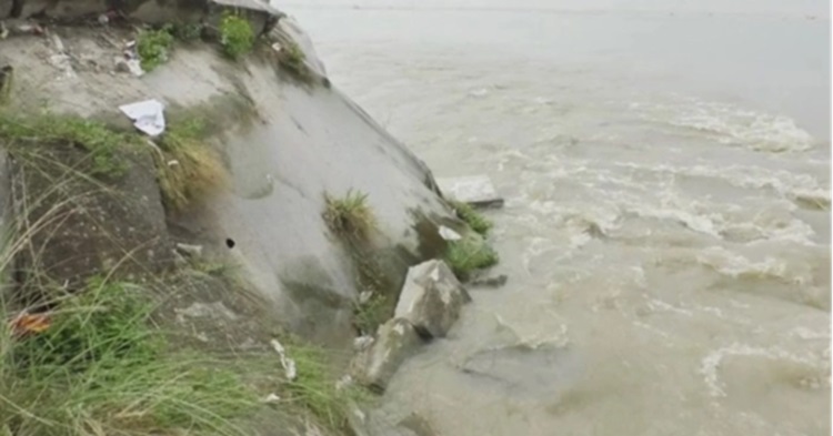 রংপুরে তিস্তা বাঁধে ধস, শঙ্কায় হাজারো পরিবার