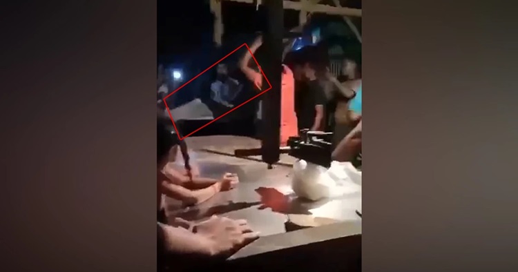 ফরিদপুরে ‘চোর সন্দেহে’ যুবককে ঝুলিয়ে পেটানোর ভিডিও ভাইরাল