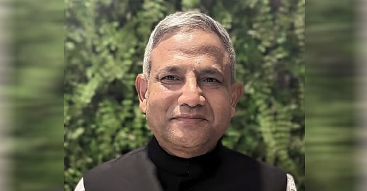 হাসিনার সাবেক সামরিক সচিব মিয়াজীর দেশত্যাগে নিষেধাজ্ঞা