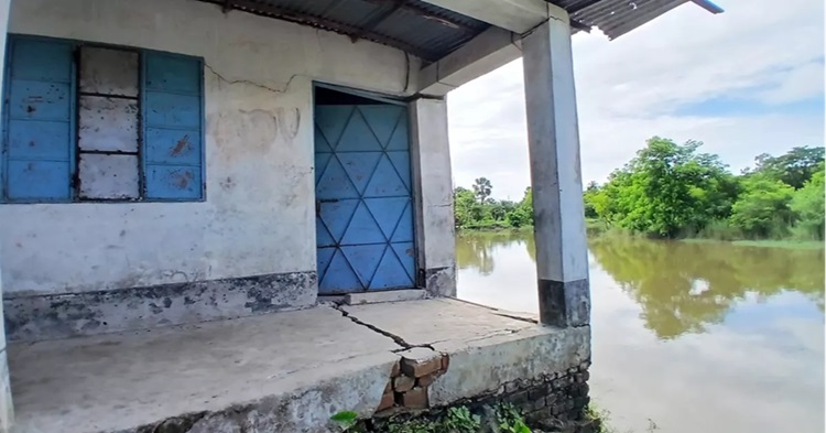 ফেনীতে নদীর করাল গ্রাসে বিদ্যালয় ভবন