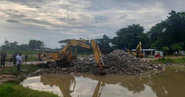 সিলেটে পুকুরে লুকানো দেড় লাখ ঘনফুট পাথর উদ্ধার