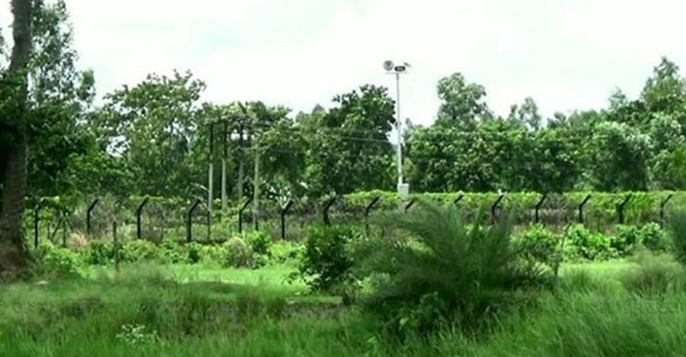 সাতক্ষীরা সীমান্তে আটক ১৫ জনকে বিজিবির কাছে হস্তান্তর