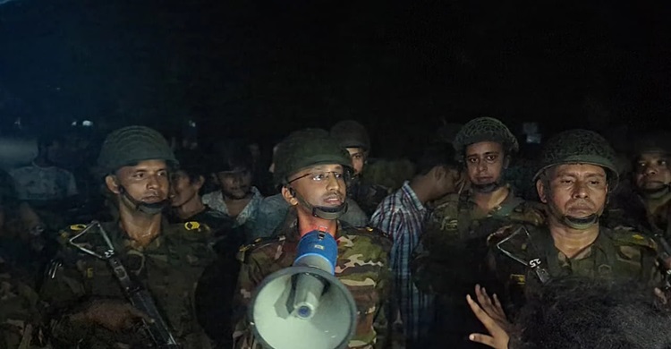চট্টগ্রাম বিশ্ববিদ্যালয় এলাকায় শিক্ষার্থী ও স্থানীয়দের মধ্যে সংঘর্ষ-পাল্টাপাল্টি ধাওয়া, আহত অনেকে