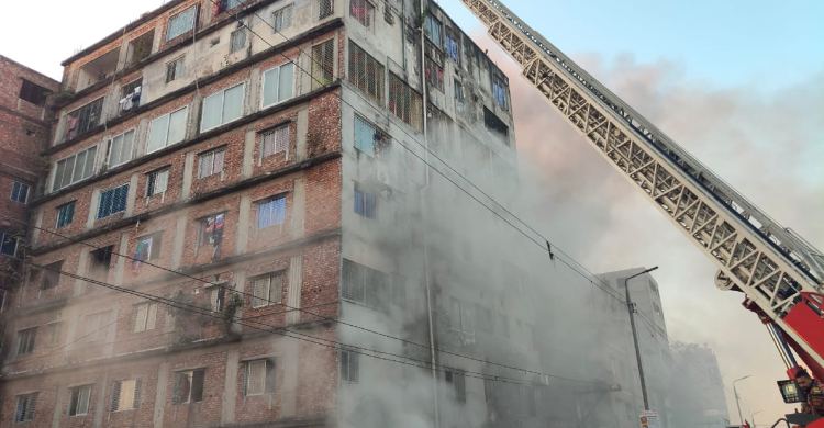 কেরানীগঞ্জে ১২ তলা ভবনে আগুন, নিয়ন্ত্রণে ১৫ ইউনিট