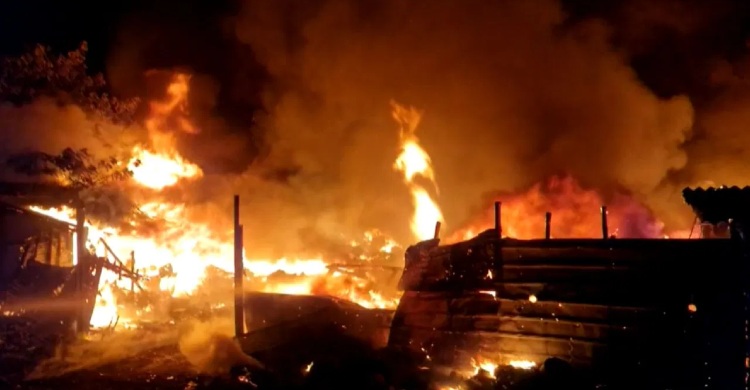 কলকাতার ‘বাংলাদেশি কলোনিতে’ আগুন, জানা গেল নেপথ্য কারণ