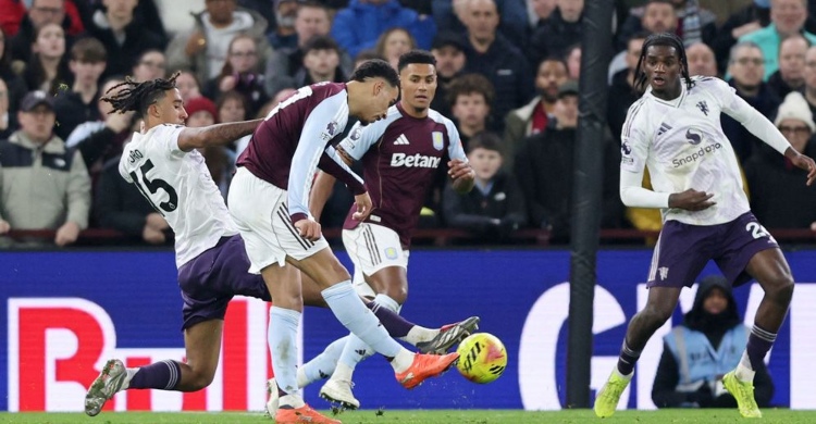 ম্যান ইউকে হারিয়ে আর্সেনাল ও ম্যান সিটির ঘাড়ে ভিলার নিঃশ্বাস