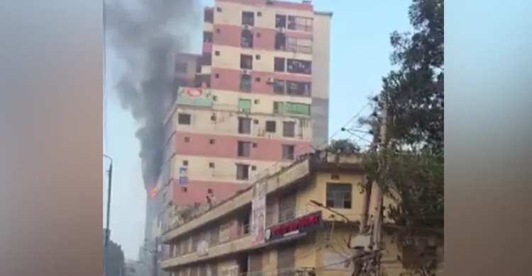 বাবুবাজারে ১৪ তলা ভবনে আগুন