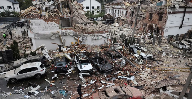 ইউক্রেনজুড়ে রাশিয়ার বড় রকমের ক্ষেপণাস্ত্র ও ড্রোন হামলা