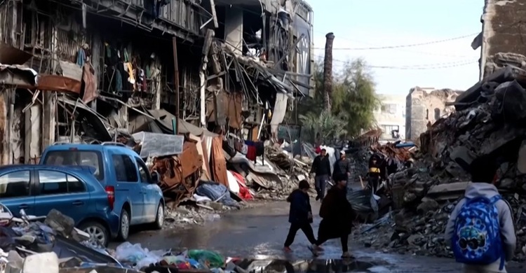 যুদ্ধবিধ্বস্ত গাজায় এ কেমন ‘মরার উপর খাড়ার ঘা’?