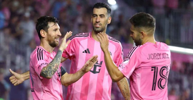 শিরোপা দিয়েই বুসকেটস-আলবার শেষটা রাঙালেন মেসি