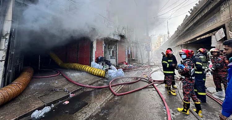 ২০ ইউনিটের ৯ ঘণ্টার প্রচেষ্টায় আগুণ নিয়ন্ত্রণে