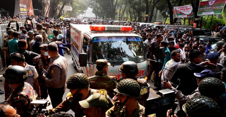 শেষ গোসলের জন্য নেয়া হলো হাদির মরদেহ