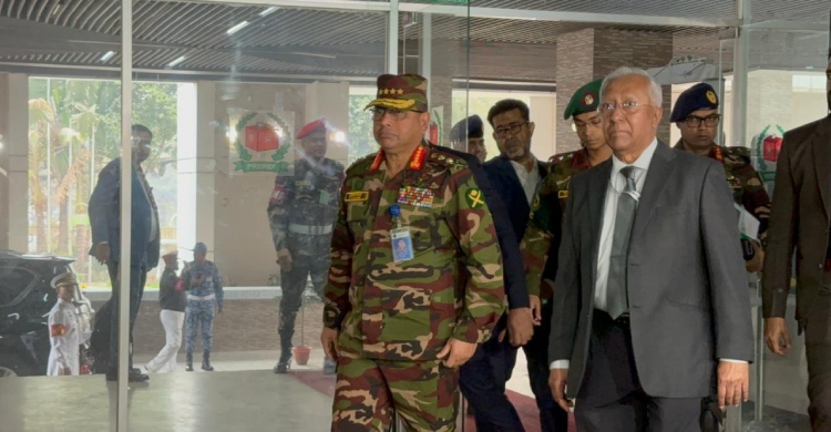 ‘তিন বাহিনীর প্রধানের সঙ্গে বৈঠকে সিইসি’