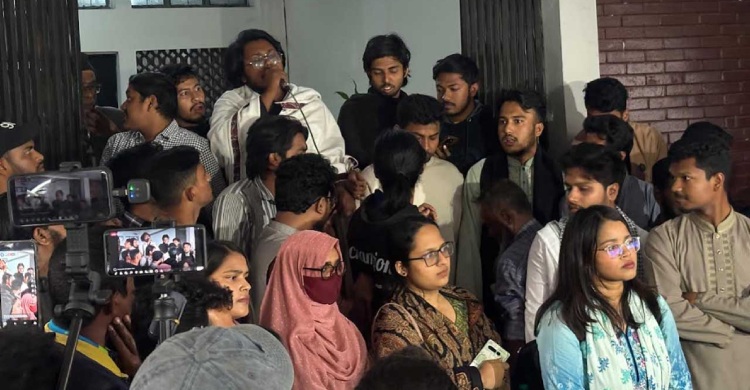 আন্দোলনের মুখে দায়িত্ব ছাড়লেন রাবির আওয়ামীপন্থী ৬ ডিন