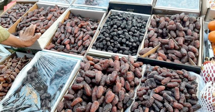 রমজানে খেজুরের দাম কমাতে শুল্ক কমালো সরকার