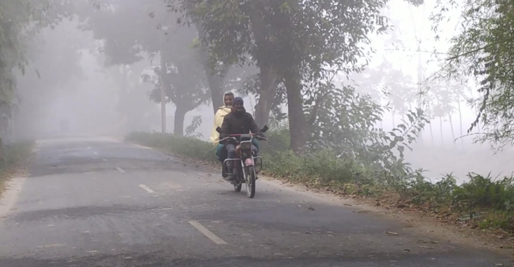 কনকনে শীতে তেঁতুলিয়ায় জনজীবন বিপর্যস্ত