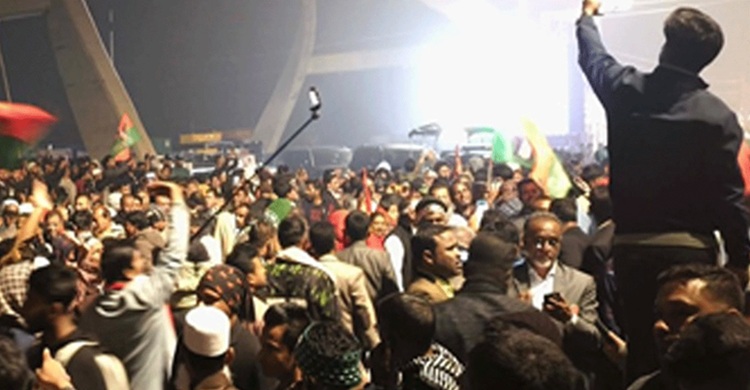 ‘লিডার আসছে’ স্লোগানে মুখর ৩৬ জুলাই এক্সপ্রেসওয়ে