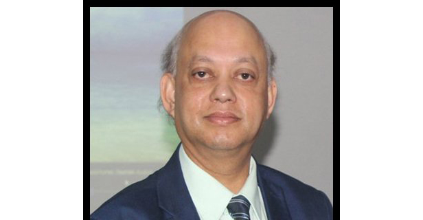 কে হেঁটে যায় আমার পিছু?