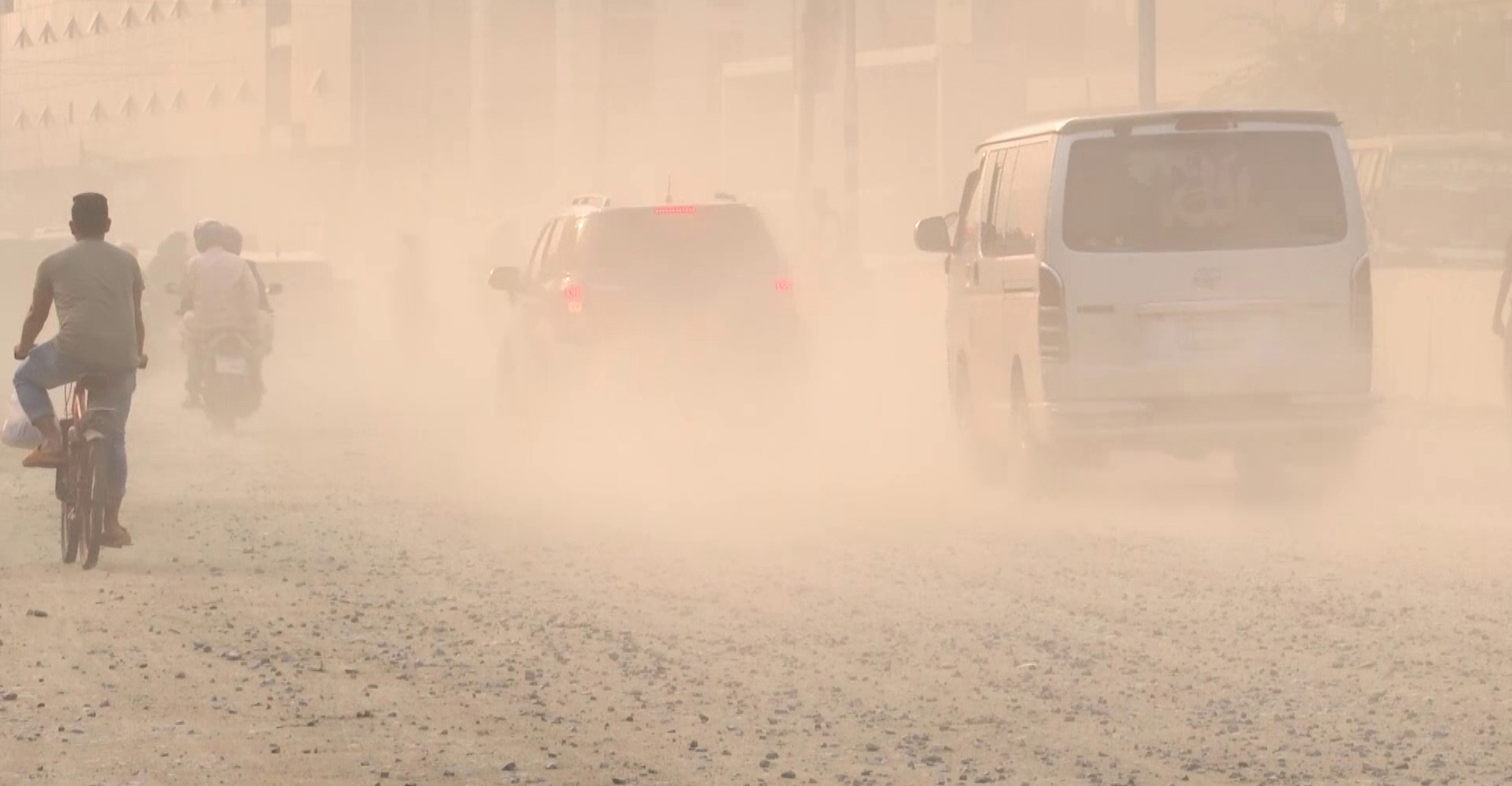 বিশ্বের তৃতীয় দূষিত শহর এখন ঢাকা