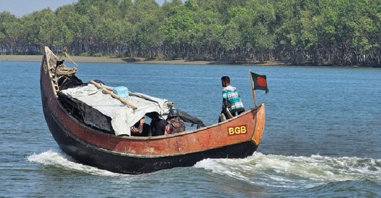 ১৩ বাংলাদেশিকে ধরে নিয়ে গেল আরাকান আর্মি