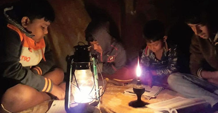 আঁধারের শহরে মানুষের কান্না কি আলো আনতে পারে?