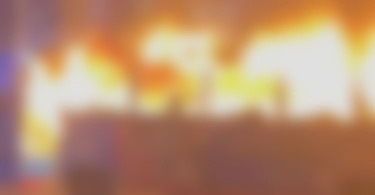 রাজধানীতে চলন্ত বাসে আগুন